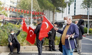 Büyükşehir’den 10 Bin Bayrak