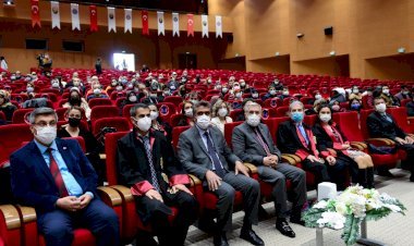 Üniversitemiz Tıp Fakültesi 3. Dönem Öğrencilerine Beyaz Önlükleri Törenle Giydirildi