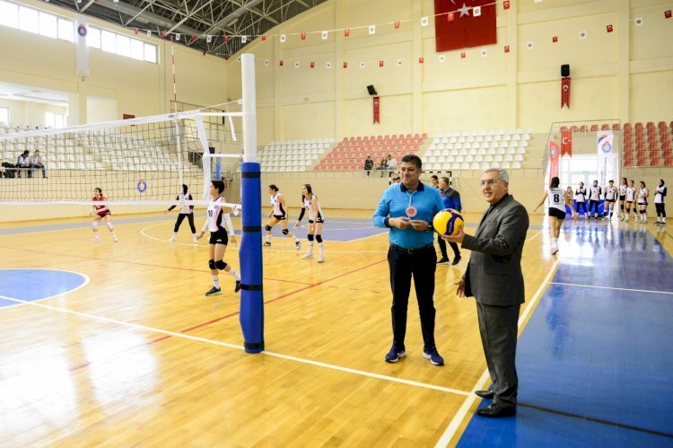 TÜSF Üniversiteler Voleybol 2. Lig Kadın-Erkek Grup Birinciliği Müsabakaları Üniversitemiz Ev Sahipliğinde Başladı