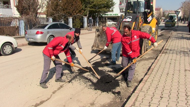 Yoğun Kış Koşulları Nedeniyle Deforme Olan Yollar Onarılıyor