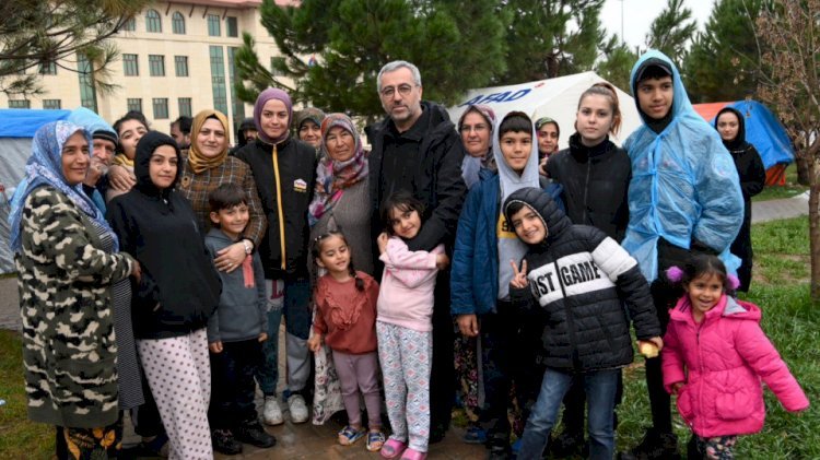 Başkan Güngör, Avşar Kampüsü’nde Depremzedeleri Ziyaret Etti