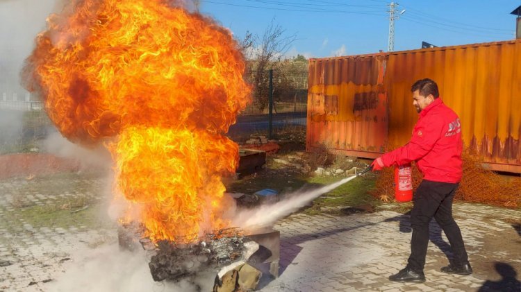 Büyükşehir İtfaiyesinden AKUT Gönüllülerine Yangına Müdahale Eğitimi