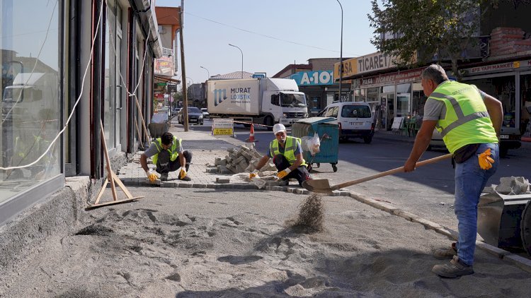 DULKADİROĞLU’NDA DEPREMİN YARALARI SARILIYOR