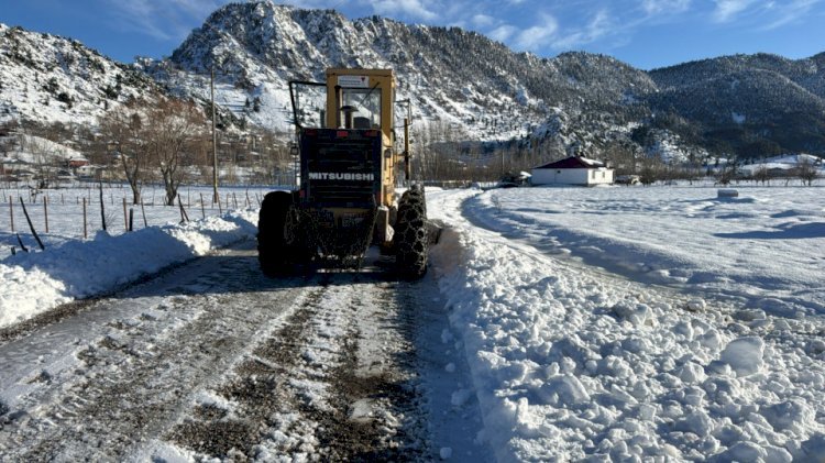 Büyükşehir’in Kırsalda Karla Mücadelesi Kesintisiz Sürüyor